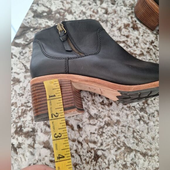 Clarks Black Leather Zip Comfort Ankle Boots Womens Size 8.5 M - Picture 8 of 8